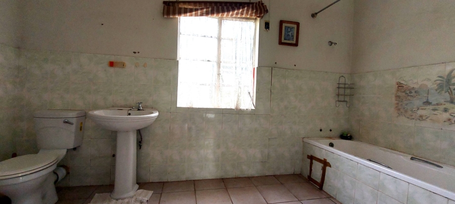 5 Bedroom Property for Sale in Kwelera Eastern Cape